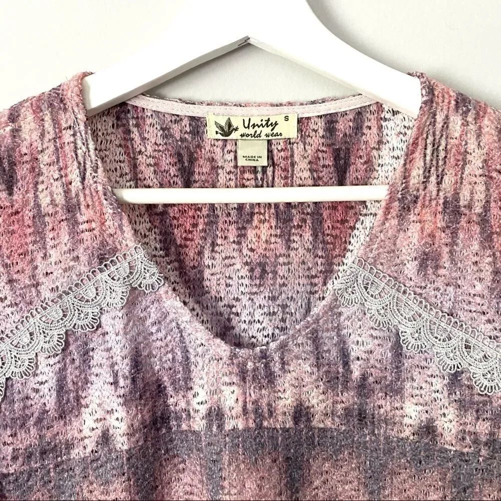 Unity World Wear small lace vneck - Picture 3 of 4
